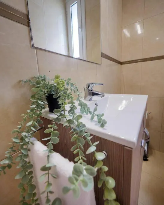 이라클리온 Gpk Bright & Stylish 4Br - Central With Free Parking 아파트